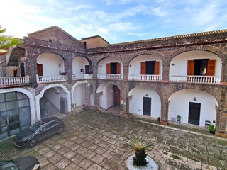 Villa in Vendita a Camigliano, 800'000€, 500 m²