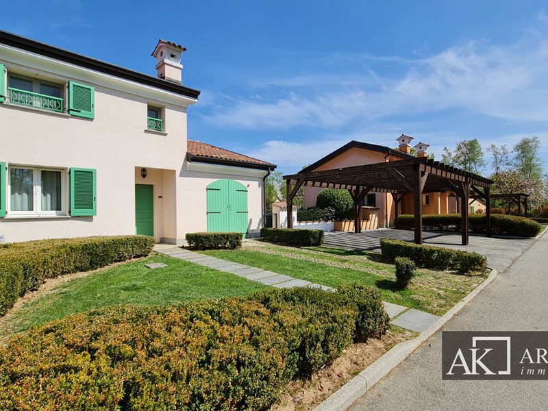 Villa in Vendita a Bogogno, 690'000€, 172 m², arredato