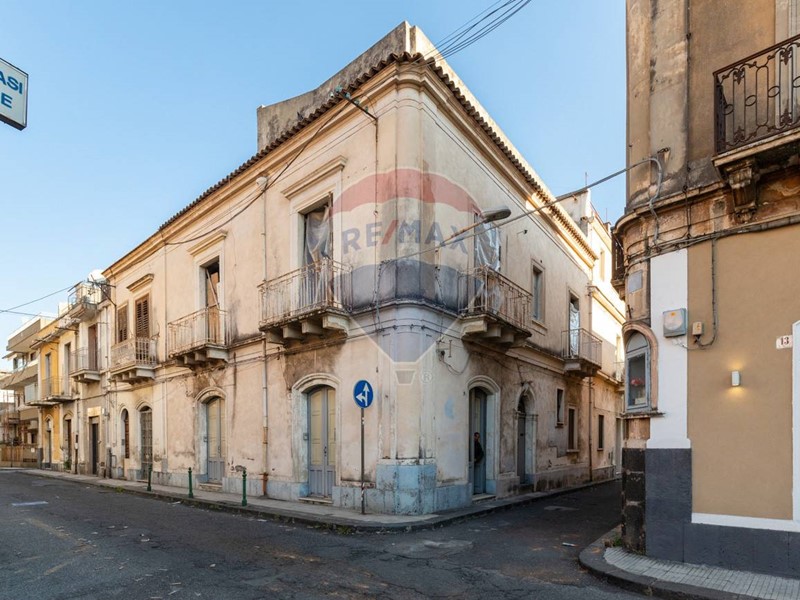Appartamento in Vendita a Giarre, 75'000€, 250 m²