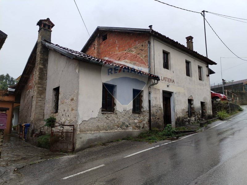 Casa Semi Indipendente in Vendita a Sedico, zona Barp, 35'000€, 150 m²