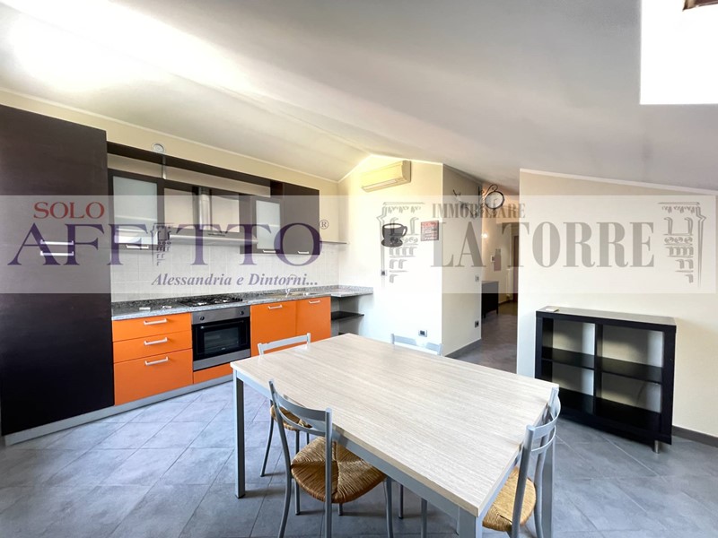 Trilocale in Vendita a Alessandria, zona Spinetta Marengo, 85'000€, 90 m²
