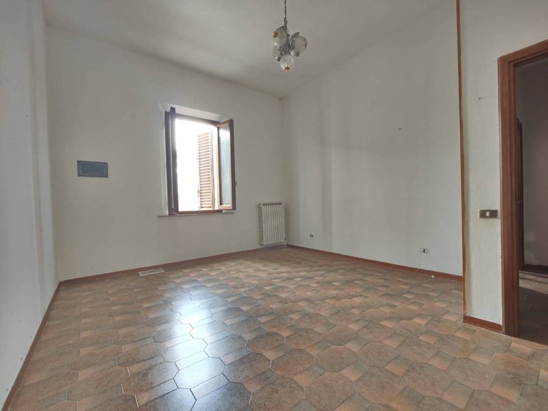 Appartamento in Vendita a Cerreto Guidi, zona Stabbia, 85'000€, 137 m²