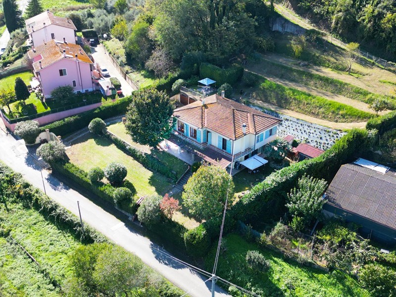 Casa Indipendente in Vendita a Fauglia, zona Acciaiolo, 580'000€, 320 m², con Box