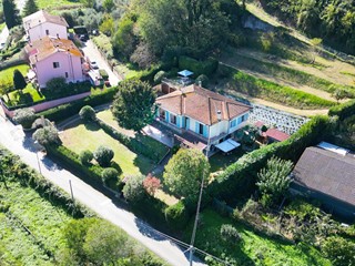 Casa Indipendente in Vendita a Fauglia, zona Acciaiolo, 580'000€, 320 m², con Box