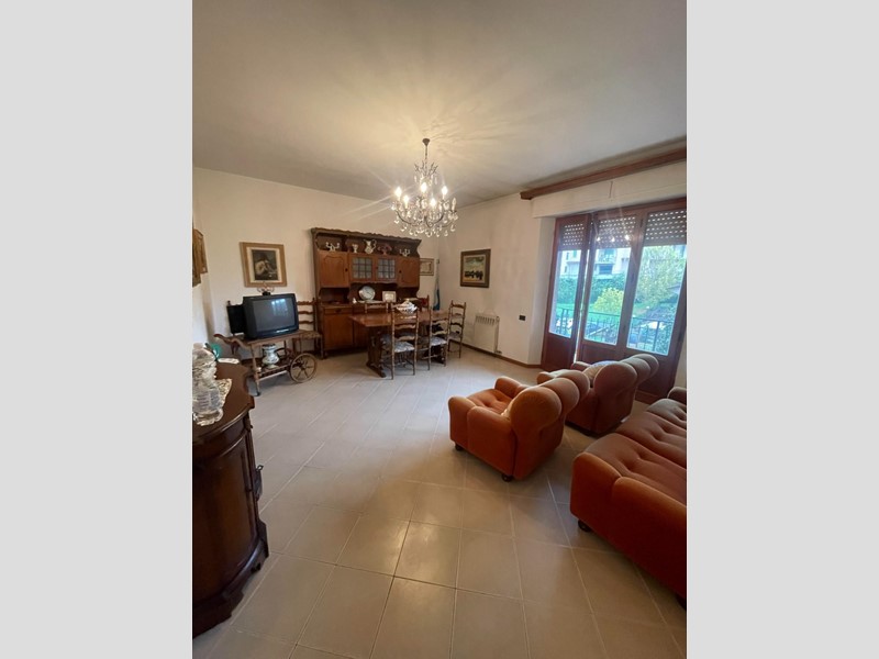 Appartamento in Vendita a Asciano, 189'000€, 135 m², arredato, con Box