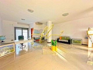 Immobile commerciale in Vendita a Cecina, 68'000€, 73 m²