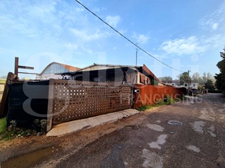 Capannone in Vendita a Assisi, 145'000€, 350 m²