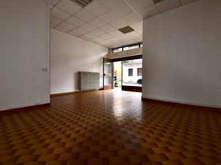 Negozio in Vendita a Muggiò, 60'000€, 42 m²