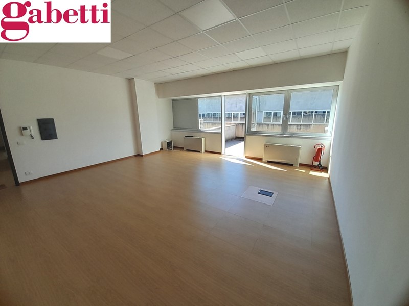 Ufficio in Affitto a Poggibonsi, 900€, 110 m²