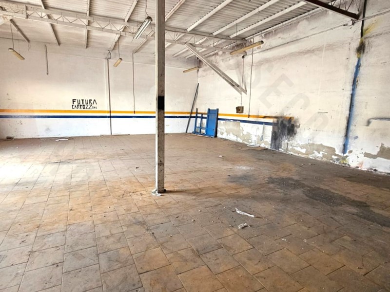 Magazzino in Vendita a Selargius, 130'000€, 170 m²