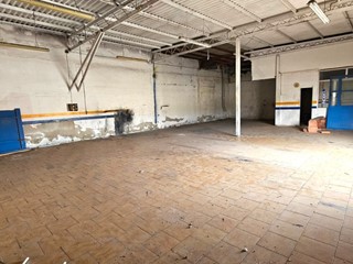 Magazzino in Vendita a Selargius, 130'000€, 170 m²