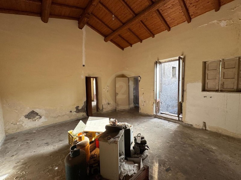 Casa Indipendente in Vendita a Aci Catena, zona Centro, 69'000€, 95 m²