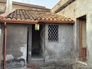 Casa Indipendente in Vendita a Aci Catena, zona Centro, 69'000€, 95 m²