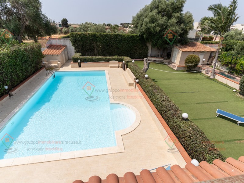 Casa Indipendente in Vendita a Siracusa, zona Isola Sacramento, 590'000&euro;, 277 m²