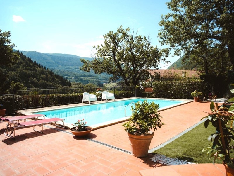 Casa Indipendente in Vendita a Prato, 650'000€, 220 m²