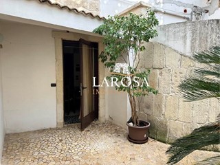 Quadrilocale in Vendita a Vernole, 85'000€, 103 m², arredato