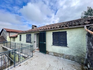 Casa Semi Indipendente in Vendita a Murazzano, 45'000€, 180 m²