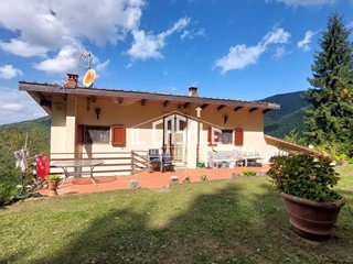 Rustico in Vendita a Londa, zona Londa, 155'000€, 135 m²