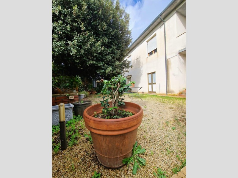 Villetta a schiera in Vendita a Crespina Lorenzana, zona Lavoria, 250'000€, 300 m², con Box