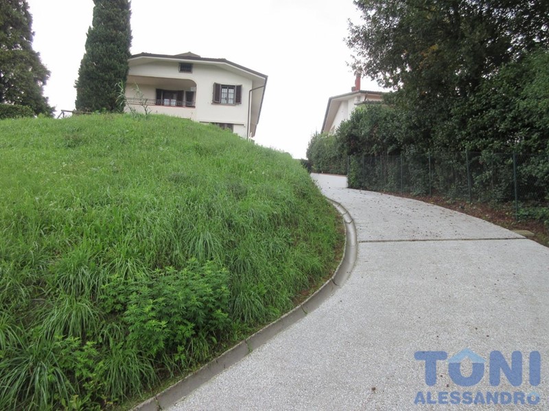 Villa in Vendita a Cerreto Guidi, 580'000€, 250 m², con Box