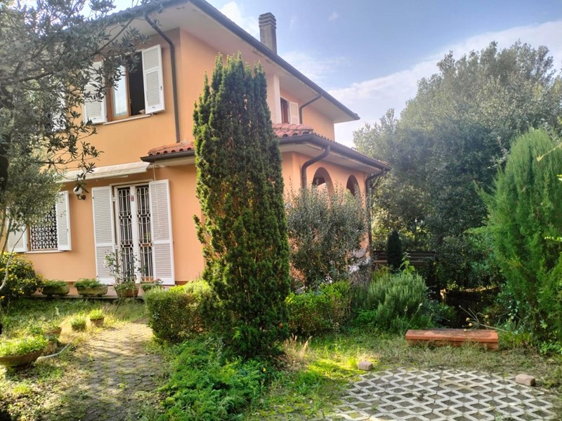 Villetta a schiera in Vendita a Livorno, zona Quercianella, 720'000&euro;, 190 m²