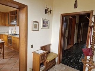 Villa in Vendita a Poggio a Caiano, 590'000&euro;, 282 m², con Box