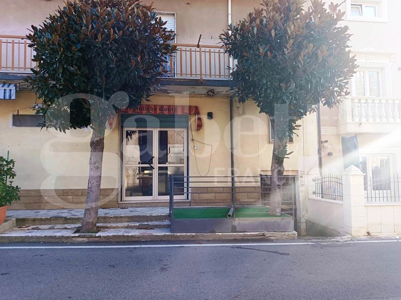 Negozio in Vendita a Marano Marchesato, 25'000€, 45 m²