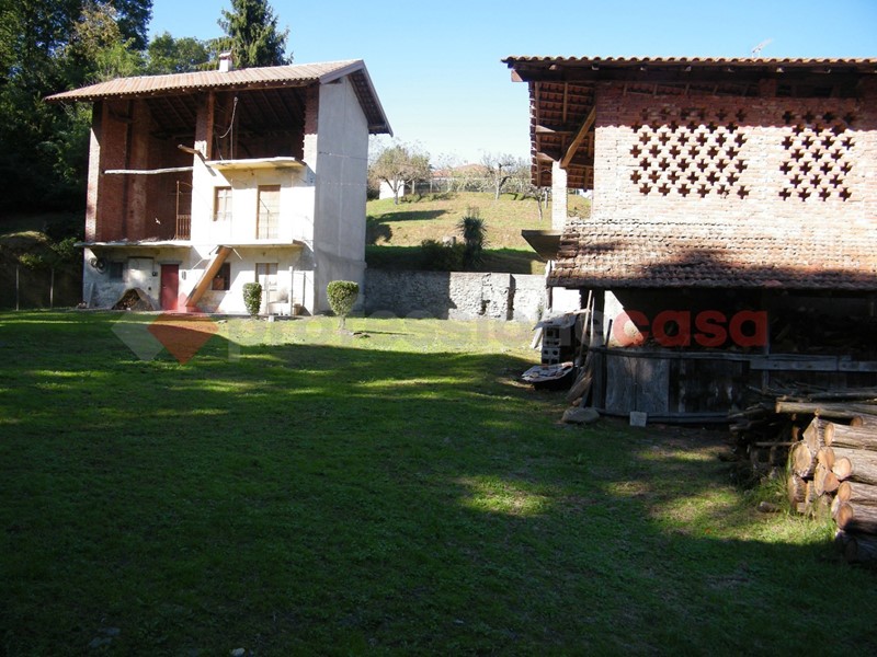 Casale in Vendita a Bogogno, 70'000€, 90 m²