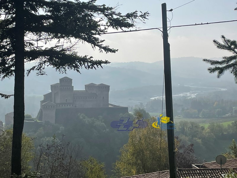 Casa Semi Indipendente in Vendita a Langhirano, 275'000&euro;, 250 m²