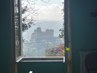 Casa Semi Indipendente in Vendita a Langhirano, 275'000&euro;, 250 m²