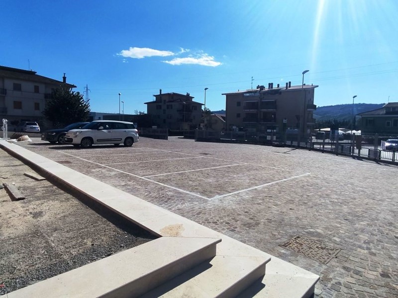 Immobile commerciale in Vendita a Spinetoli, 5'000'000€, 4000 m², con Box