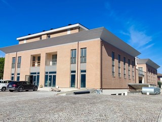 Immobile commerciale in Vendita a Spinetoli, 5'000'000€, 4000 m², con Box