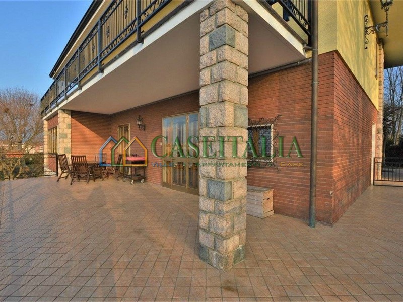 Casa Indipendente in Vendita a Banchette, 310 m²