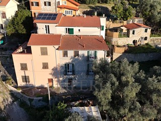 Casa Semi Indipendente in Vendita a Ventimiglia, zona San Lorenzo, 105'000€, 75 m²