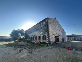 Casa Indipendente in Vendita a Albaredo d'Adige, 160'000€, 550 m², con Box