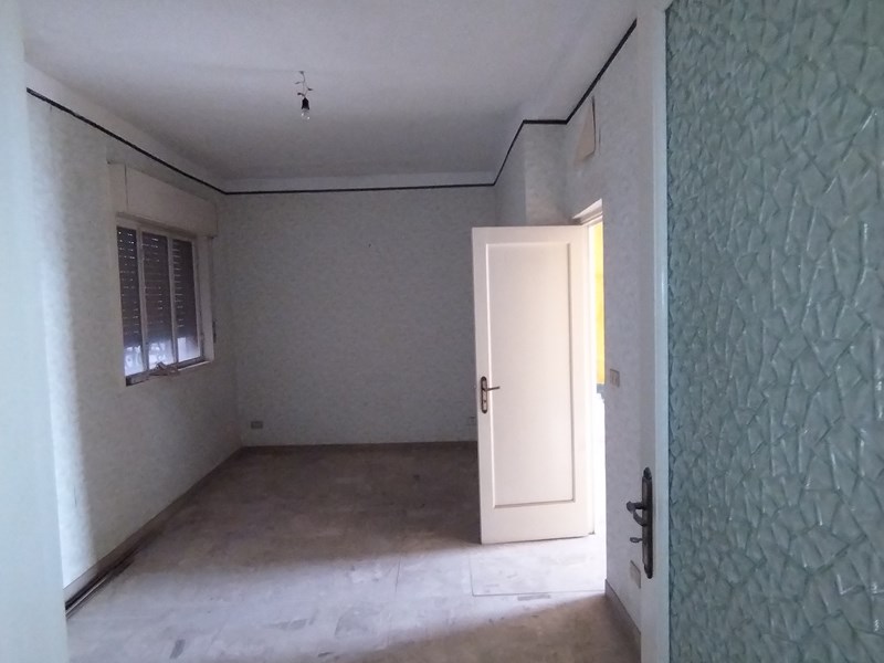 Appartamento in Vendita a Vizzini, zona via Vittorio Emanuele Primo, 28'000€, 180 m²
