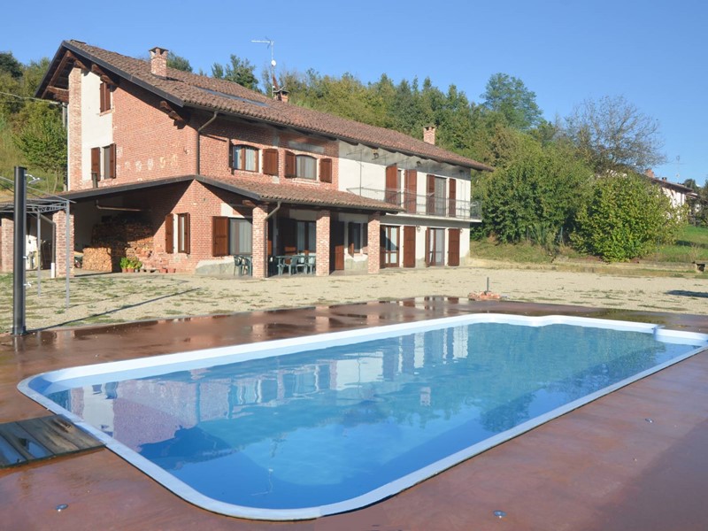Villa in Vendita a Santo Stefano Roero, zona San Lorenzo, 395'000€, 500 m²