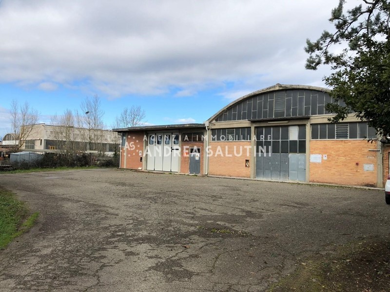 Capannone in Affitto a Ponsacco, 2'500€, 1250 m²
