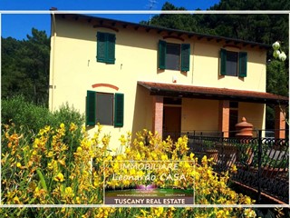 Casale in Vendita a Vinci, 430'000€, 190 m²