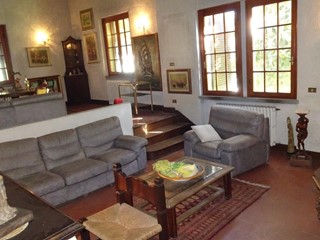 Villa in Vendita a Cascina, 399'000€, 300 m², con Box