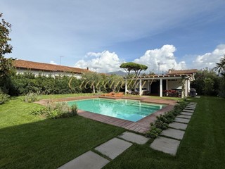 Villa in Affitto a Forte dei Marmi, zona Caranna, 20'000€, 150 m², arredato