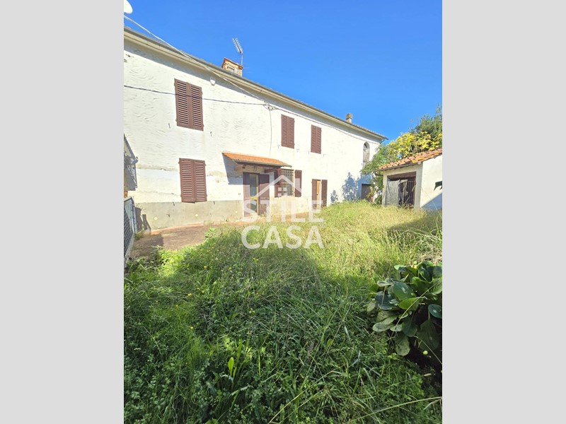 Casa Semi Indipendente in Vendita a Chiesina Uzzanese, zona Chiesanuova Uzzanese, 150'000€, 150 m², arredato, con Box