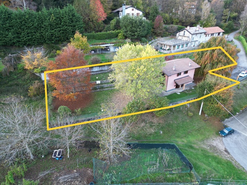 Villa in Vendita a Alta Valle Intelvi, 370'000&euro;, 191 m²