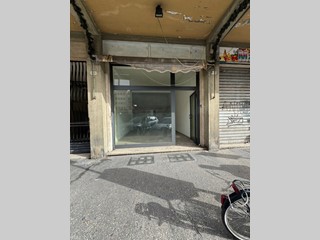 Negozio in Affitto a Terni, 450€, 45 m²