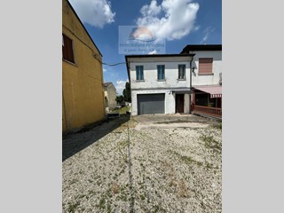 Casa Indipendente in Vendita a Bosaro, 80'000€, 250 m²