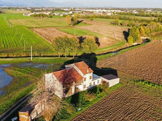 Rustico in Vendita a Schiavon, 215'000&euro;, 265 m²