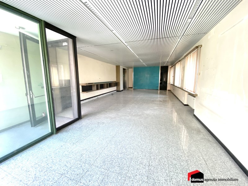Negozio in Vendita a Lugo di Vicenza, 270'000€, 480 m²