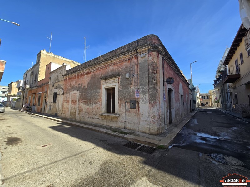 Casa Indipendente in Vendita a Adelfia, 80'000€, 140 m²