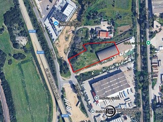 Capannone in Vendita a Olbia, 450'000€, 700 m²