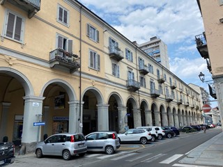 Negozio in Vendita a Pinerolo, 290'000€, 150 m²